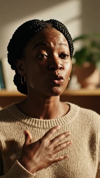 Femme africaine (30–45 ans), visage calme, ton sincère. elle dit:

« J’avais des inconforts intimes qui revenaient sans cesse… »